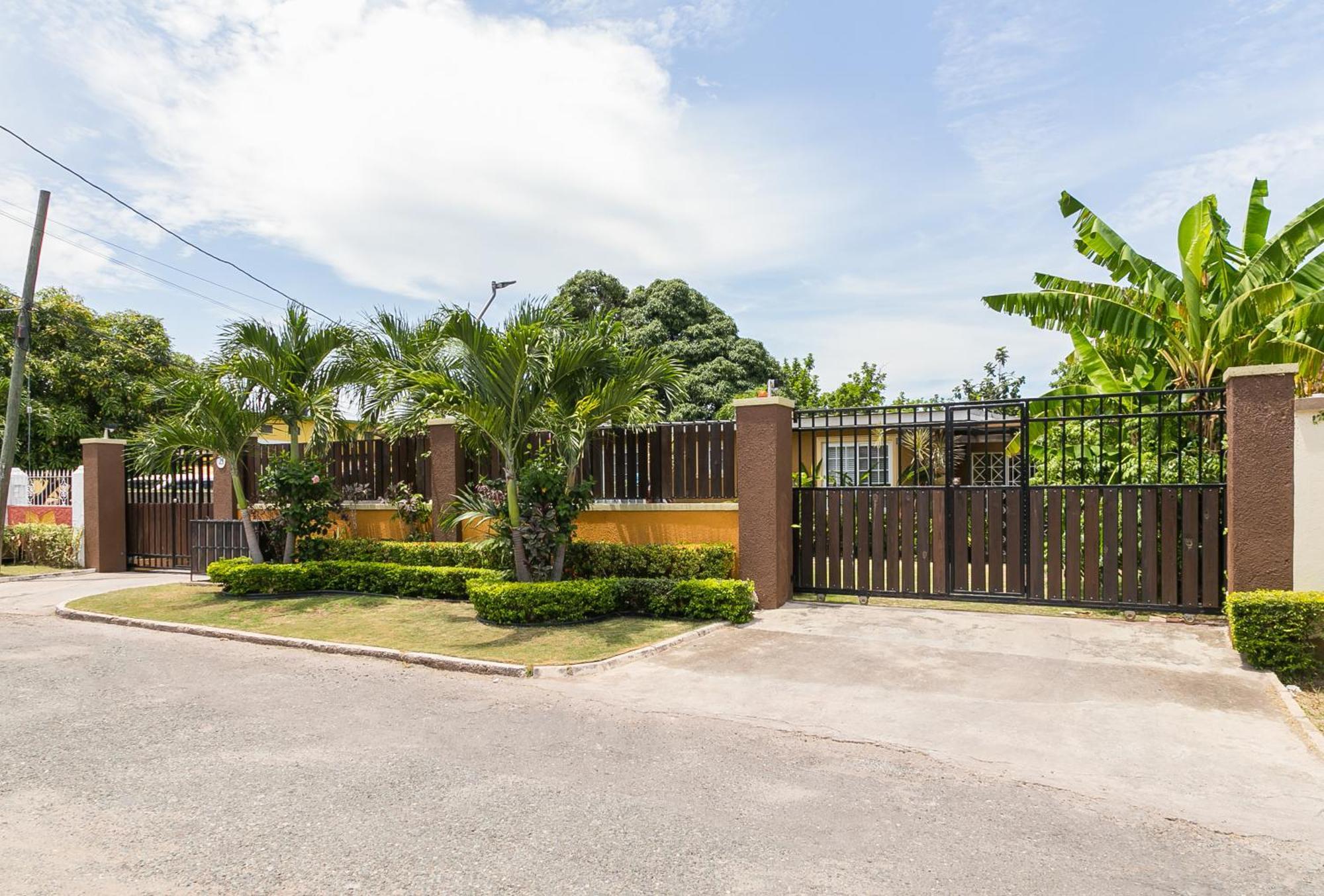 Botanic Bliss Living In Kingston Apartamento Exterior foto